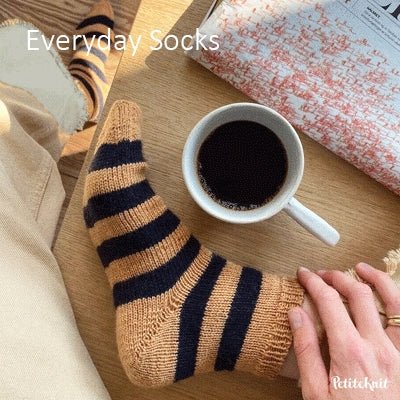 Everyday Socks fra PetiteKnit (Opskrift i fysisk papirudgave) - KreStoffer