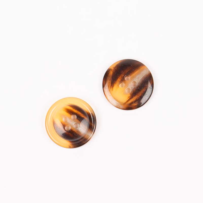 Knap fra Drops imiteret horn i karamel 18mm