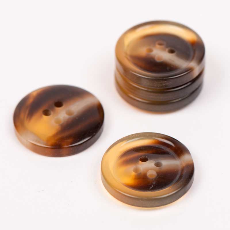 Knap fra Drops imiteret horn i karamel 18mm
