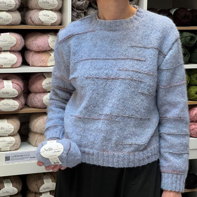 Basisbluse med vrangstriber i Nellie garn fra Permin