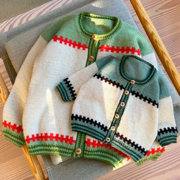 Strikkekit Cross Cardigan Baby + junior fra PetiteKnit 