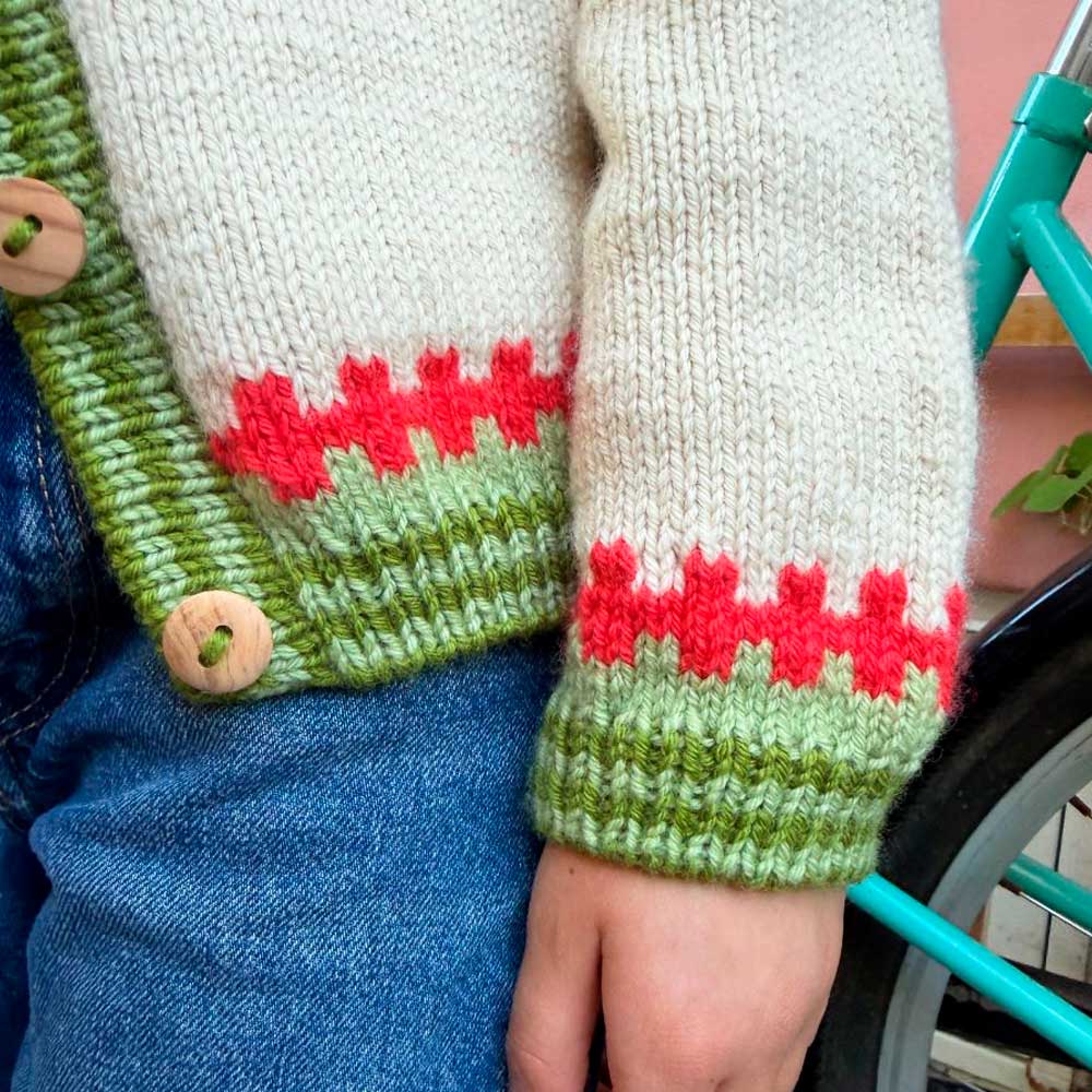 Strikkekit Cross Cardigan Junior fra PetiteKnit i Double Sunday