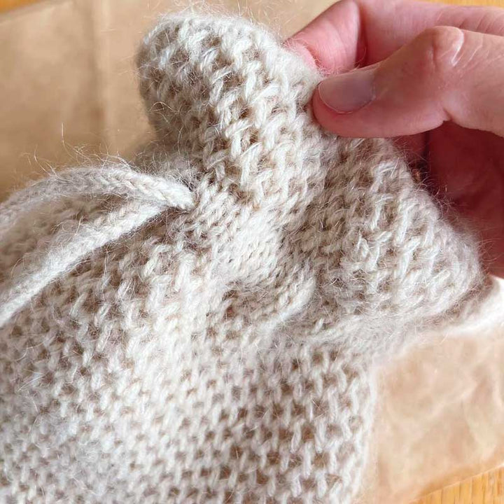 Honey Bucket Bag fra PetiteKnit (Opskrift i fysisk papirudgave)
