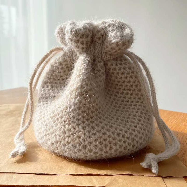 Honey Bucket Bag fra PetiteKnit (Opskrift i fysisk papirudgave)