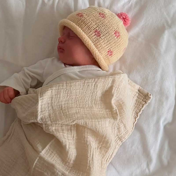 Lila Beanie fra Woolix