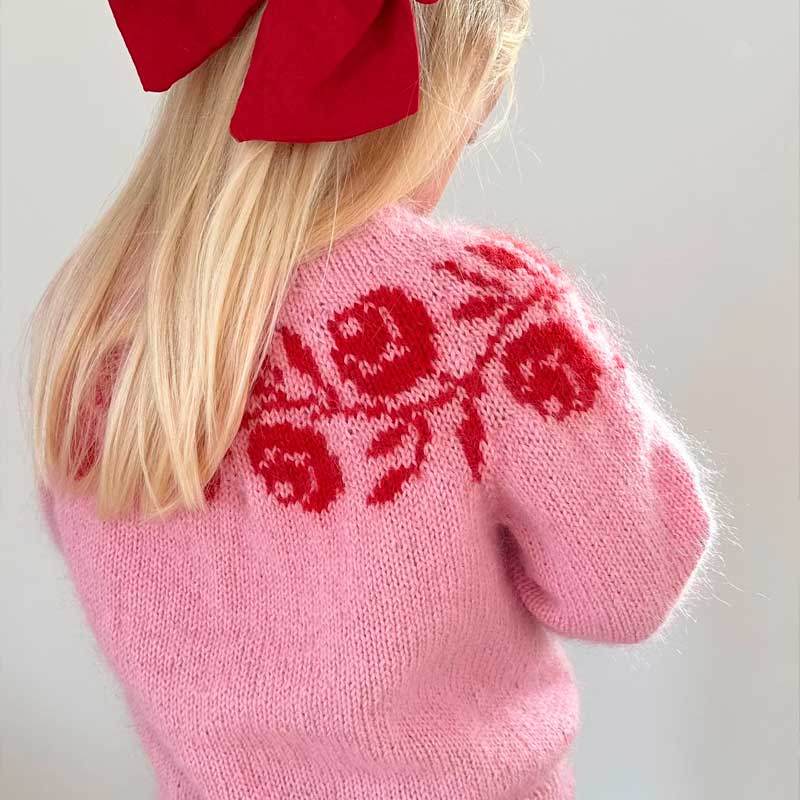Rosie Yoke Sweater junior fra Le Knit (Opskrift i fysisk papirudgave)
