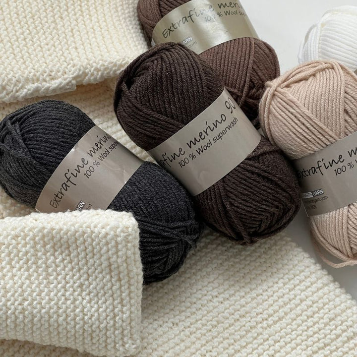 Garnpakke Selmas Sovedragt fra PetiteKnit i Extrafine Merino 90