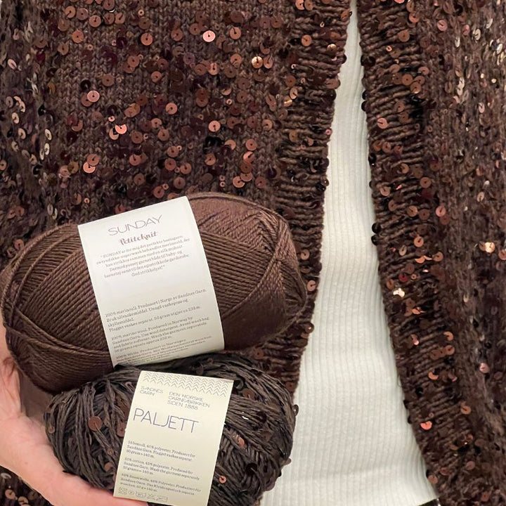 Strikkekit Maggie vest fra PetiteKnit i Sunday og Paljett garn