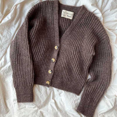 Agnete Cardigan fra PetiteKnit (Opskrift i fysisk papirudgave) - KreStoffer