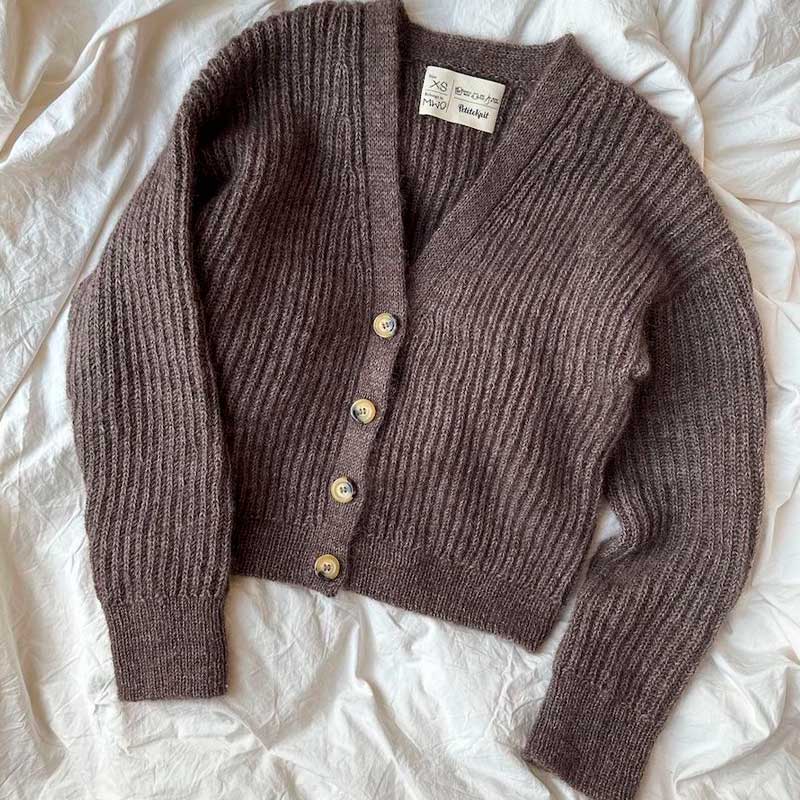 Agnete Cardigan fra PetiteKnit (Opskrift i fysisk papirudgave) - KreStoffer