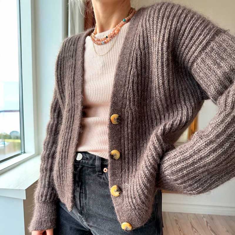 Agnete Cardigan fra PetiteKnit (Opskrift i fysisk papirudgave) - KreStoffer