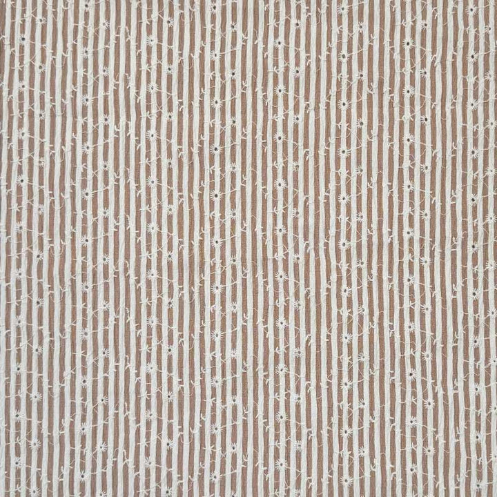 Broderet blød bæk og bølge med smalle cognac/beige striber
