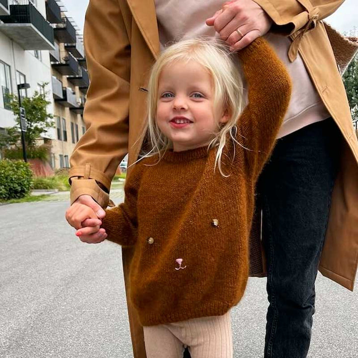 Bamsesweater fra PetiteKnit (Opskrift i fysisk papirudgave)