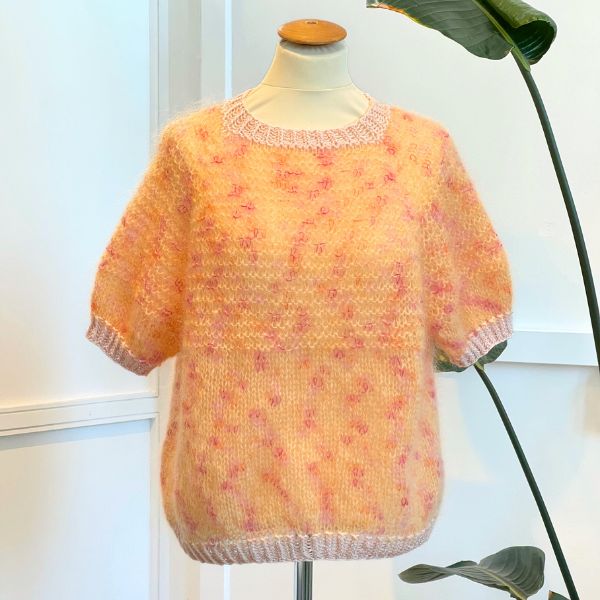 Strikkekit Bellissimo Top i Bella color, Sunday og Drops Glitter garn