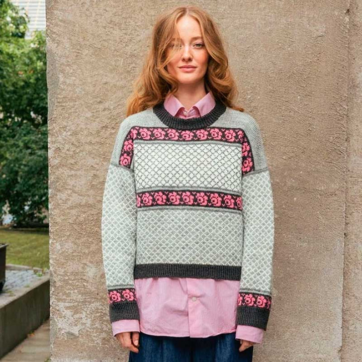Strikkekit Blome Sweater 2510-1 i Tynd Peer Gynt fra Sandnes