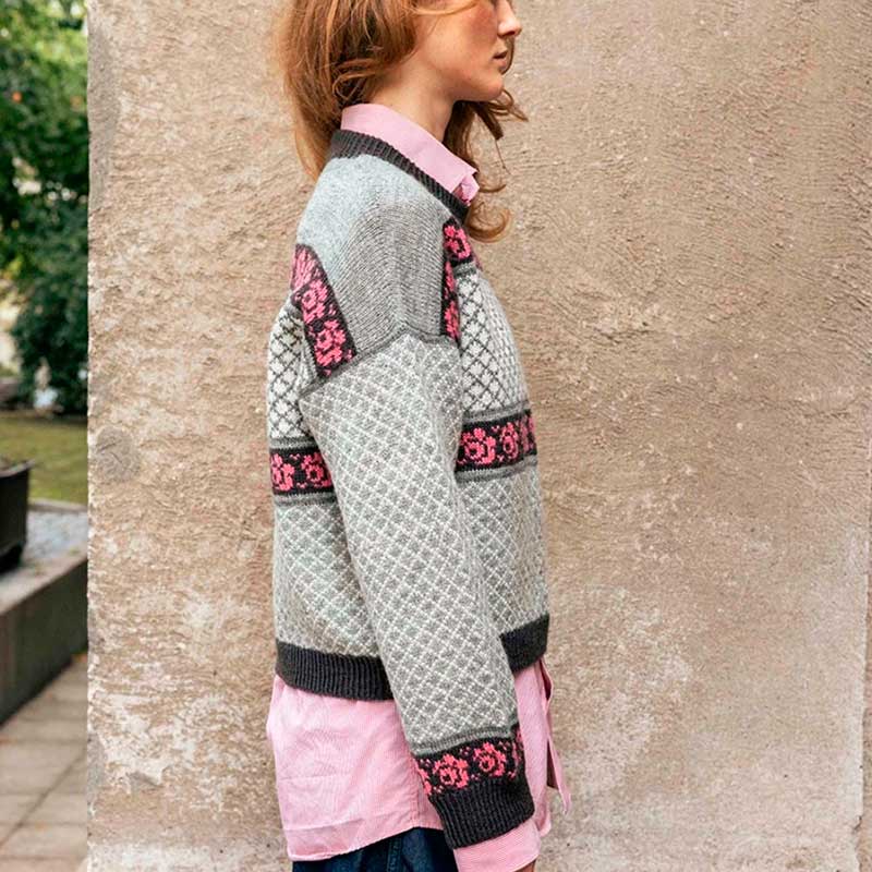 Strikkekit Blome Sweater 2510-1 i Tynd Peer Gynt fra Sandnes