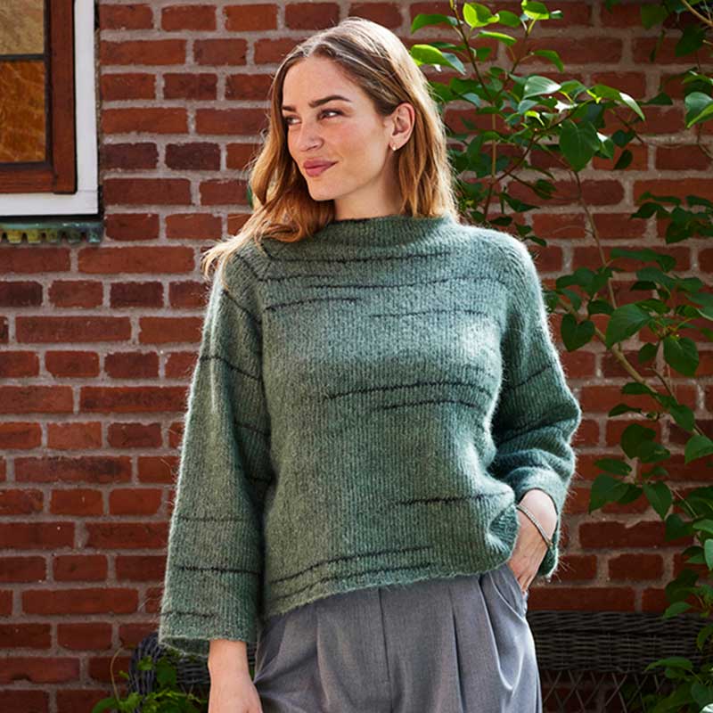 Strikkekit Bluse med ¾ ærme og rullehals i Nellie garn