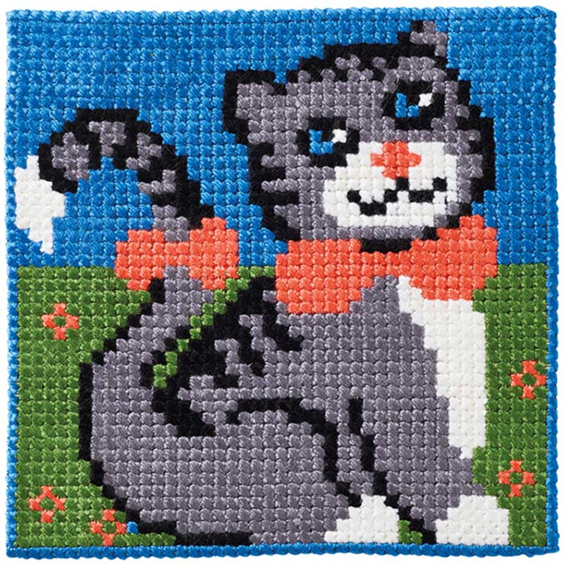 Børnestramaj Grå Kat påtrykt broderikit fra Permin