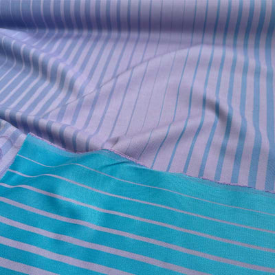 Boligtekstil fra Kvadrat med striber i lilla/blå nuancer - KreStoffer