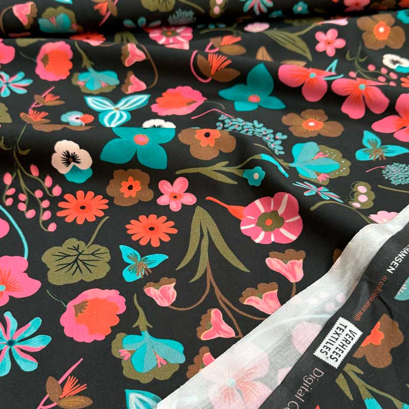 Bomuldspoplin med blomster, sort - KreStoffer
