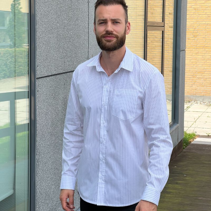 Bomuldspoplin med stræk marine/hvide striber