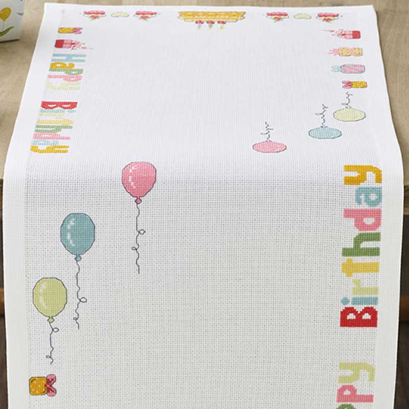 Broderikit Bordløber Happy Birthday fra Permin