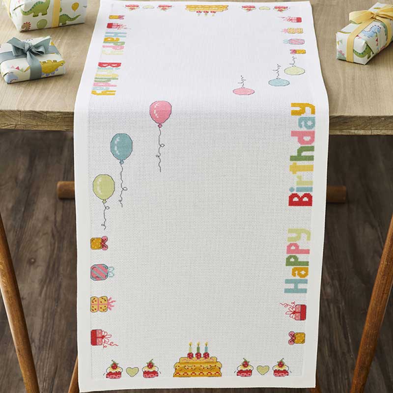 Broderikit Bordløber Happy Birthday fra Permin