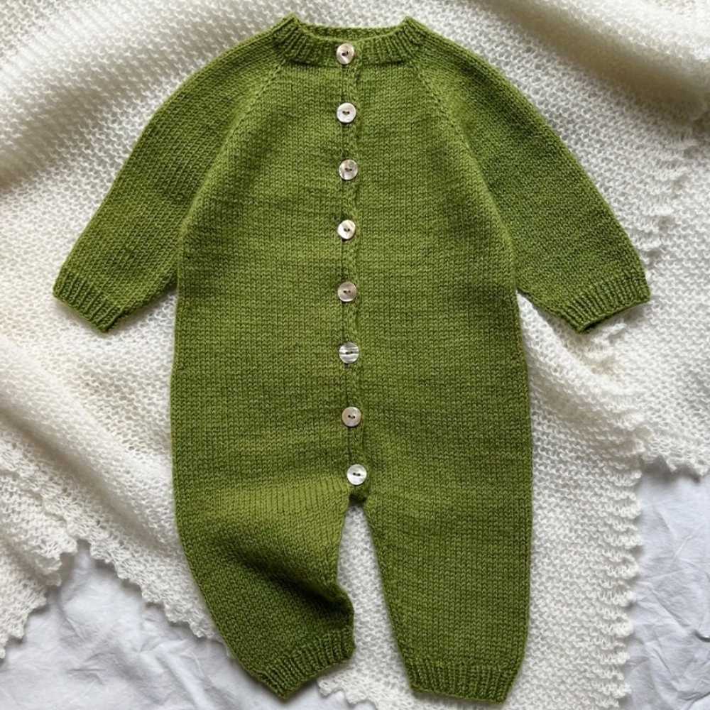 Strikkekit Briskeby Babydragt Light fra Indiblomst i Sunday garn