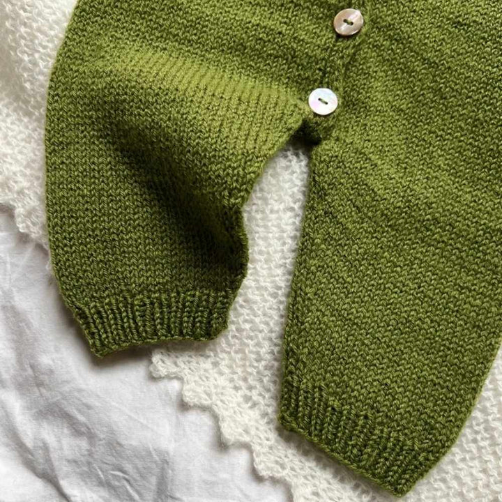 Strikkekit Briskeby Babydragt Light fra Indiblomst i Sunday garn