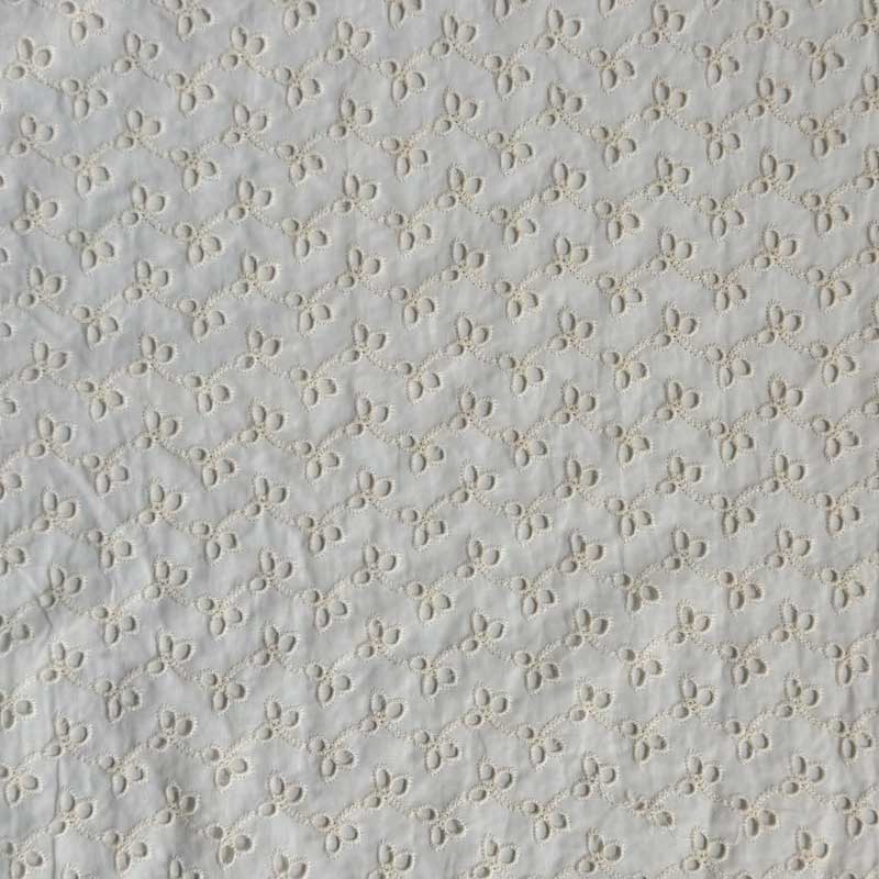 Broderi anglaise i off white - KreStoffer