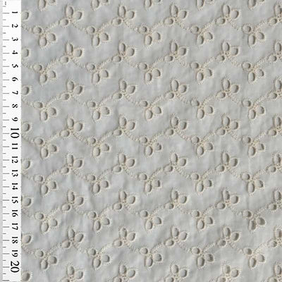 Broderi anglaise i off white - KreStoffer