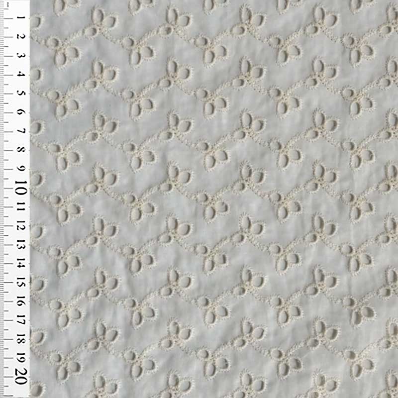 Broderi anglaise i off white - KreStoffer