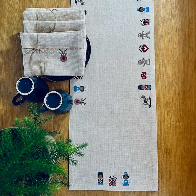 Broderikit 4 stk. Gingerbread servietter 2038-2 fra Pomp Stitch