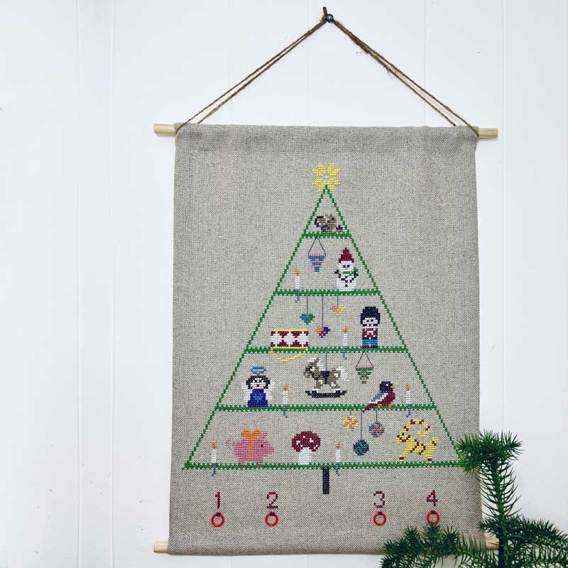 Broderikit Adventskalender 2039 - 2 fra Pomp Stitch - KreStoffer