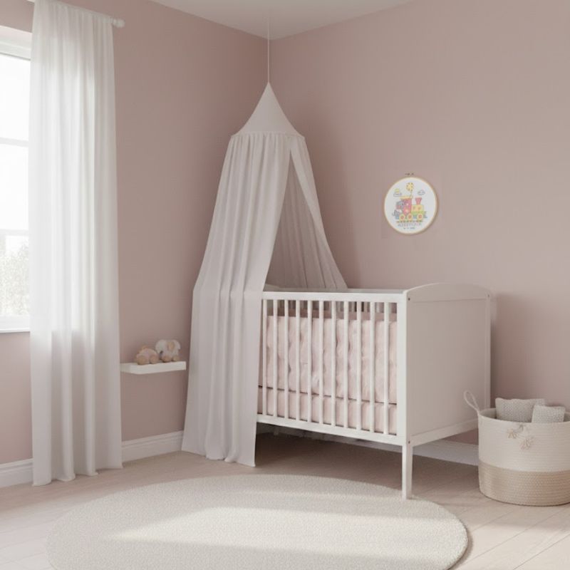 Broderet fødselsminde på pigeværelset