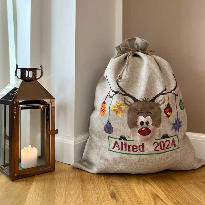 Broderikit Julegavesæk med Rudolph 2036 - 1 fra Pomp Stitch - KreStoffer