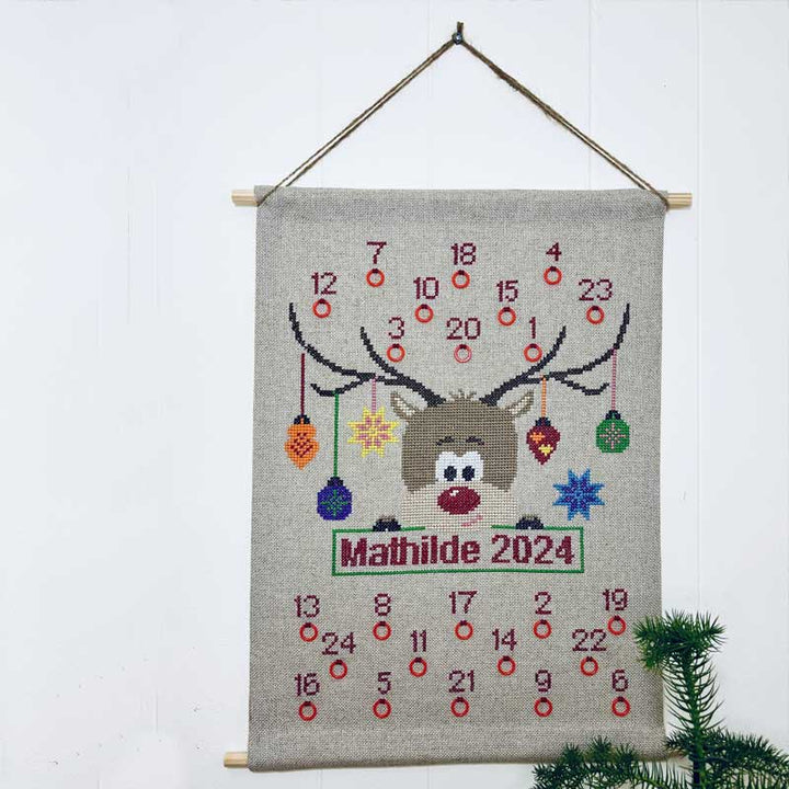 Broderikit Julekalender med Rudolph 2039-1 fra Pomp Stitch
