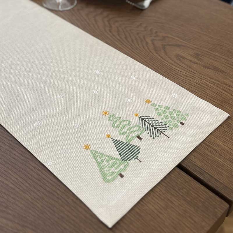 Broderikit juleløber Grøn jul 2030-1 fra Pomp Stitch