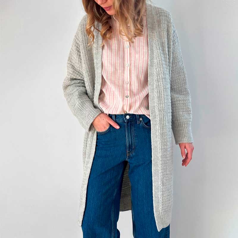 Caia Cardigan Max fra Le Knit (Opskrift i fysisk papirudgave)