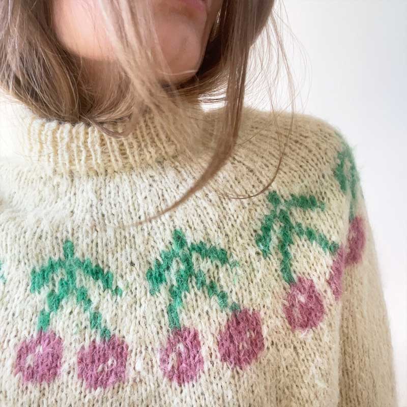 Cherry sweater fra Le Knit (Opskrift i fysisk papirudgave)