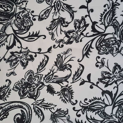 Chiffon med paisley inspireret print på hvid bund - KreStoffer