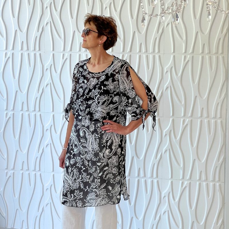 Chiffon med paisley inspireret print på sort bund - KreStoffer