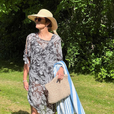 Chiffon med paisley inspireret print på sort bund - KreStoffer