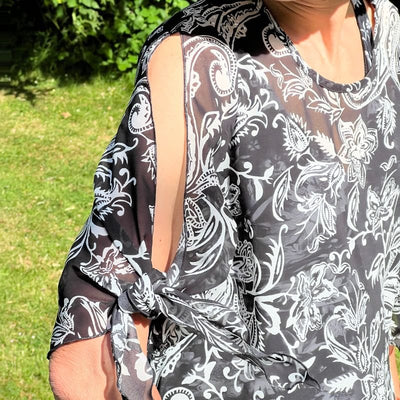 Chiffon med paisley inspireret print på sort bund - KreStoffer