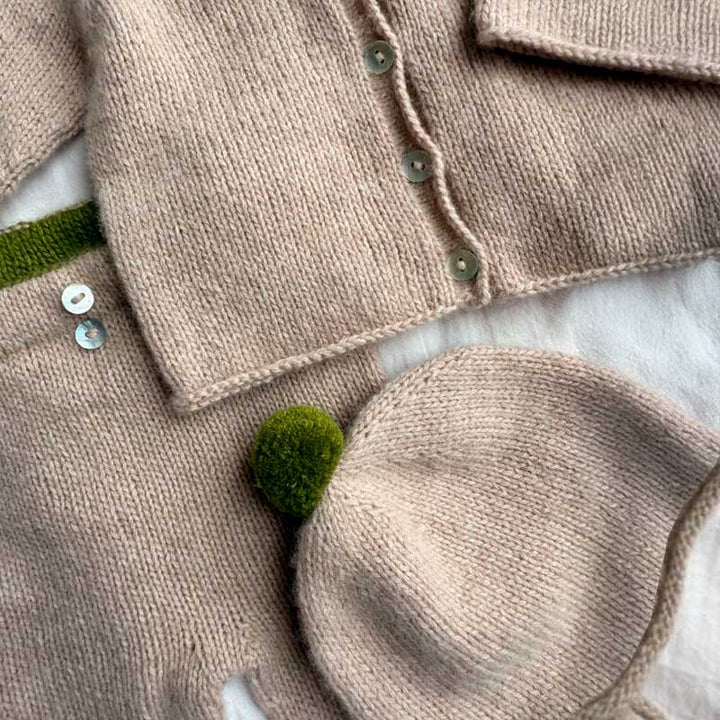 Cleo Baby Set fra PetiteKnit (Opskrift i fysisk papirudgave)