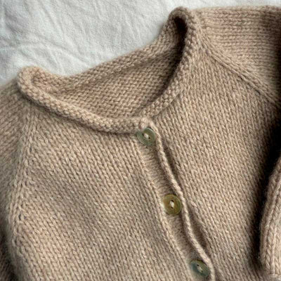 Cleo Baby Set fra PetiteKnit (Opskrift i fysisk papirudgave)