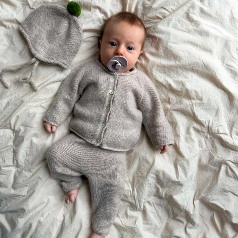 Cleo Baby Set fra PetiteKnit (Opskrift i fysisk papirudgave)