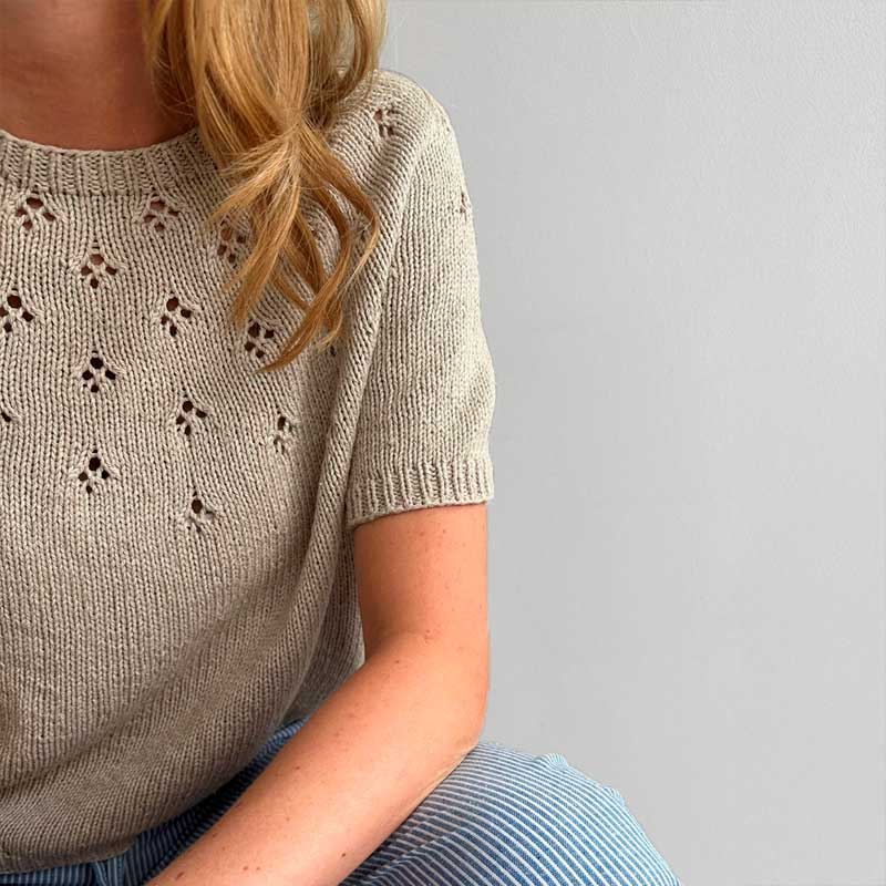 Clover Tee bluse fra Le Knit (Opskrift i fysisk papirudgave)