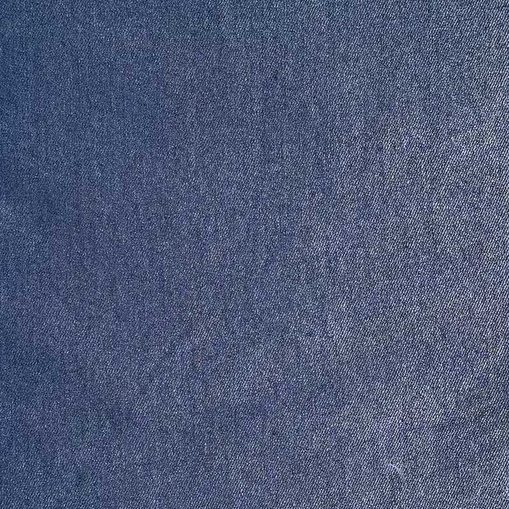 Coated denim med folie print i mørkeblå