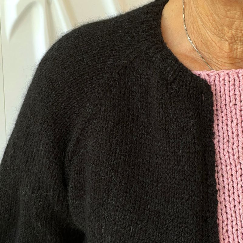Strikkekit Copenhagen Cardigan i Tynd Peer Gynt & Alpakka Følgetråd